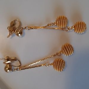 Trifari, Vintage 70s, Goldtone Ball Dangle Clip-on Earrings